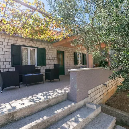 House Santa Barbara Nyaraló