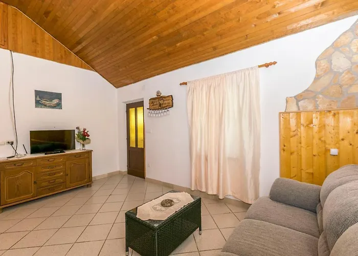 House Santa Barbara Postira