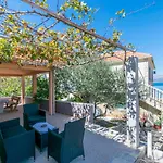House Santa Barbara בית נופש
